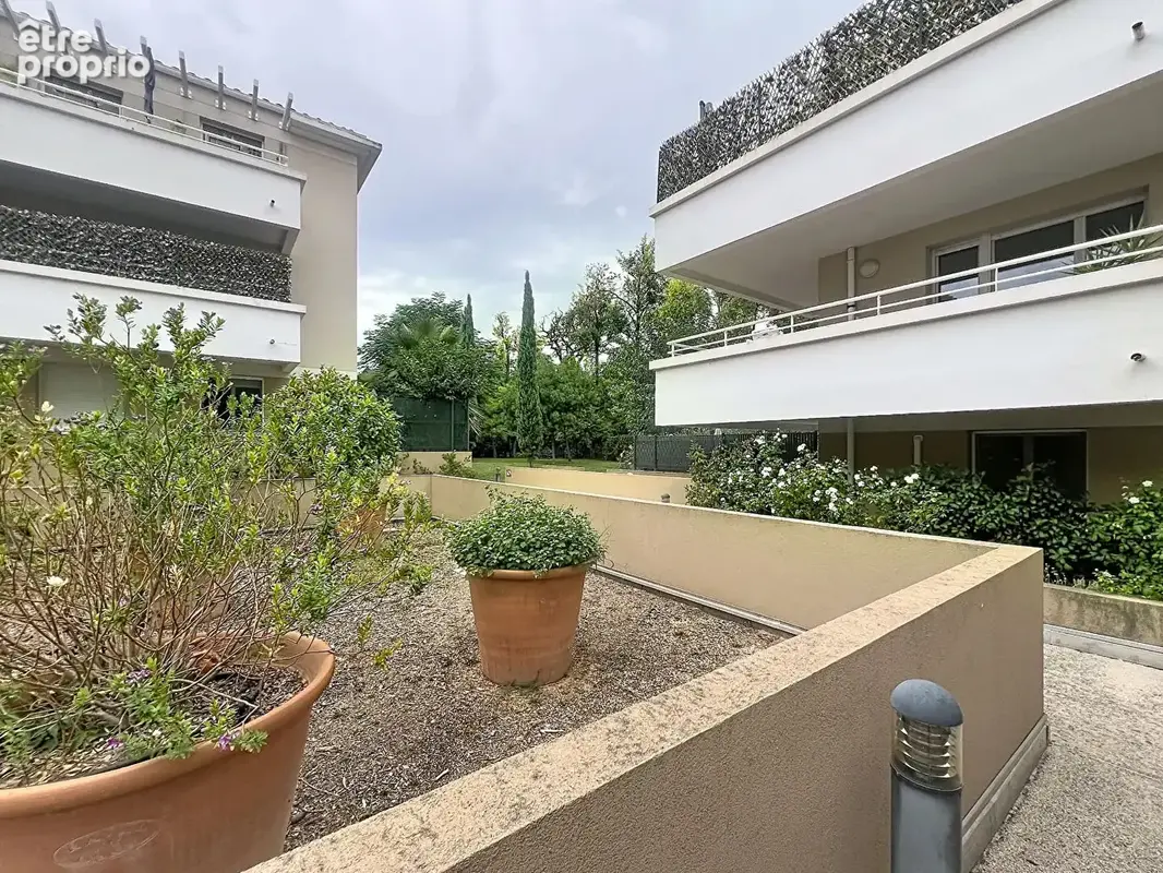 T2 en rez-de-jardin avec terrasse, jardin & double box - les camoins - photo 10
