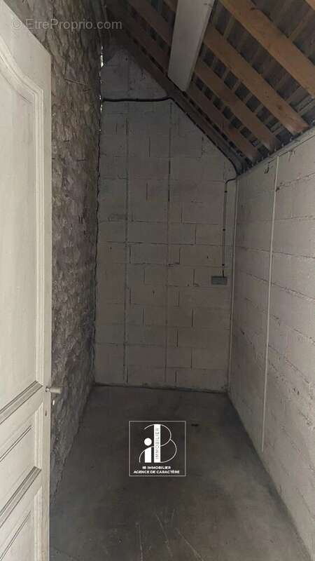 Commerce à FONTAINEBLEAU