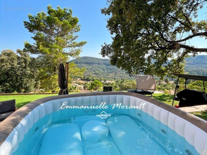 Maison à BAGNOLS-EN-FORET