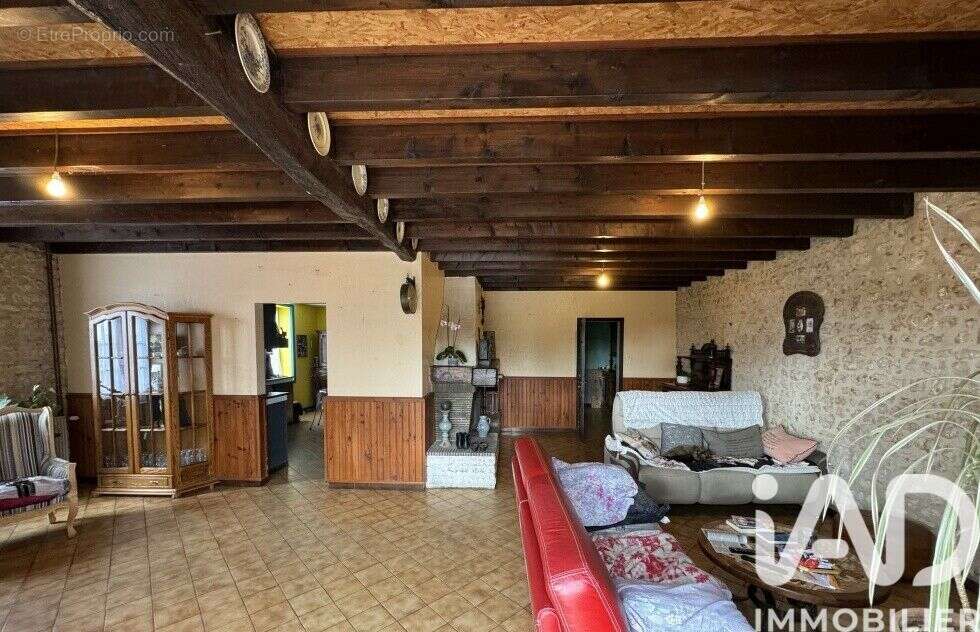 Maison 207 m² à Berneuil  - photo 9