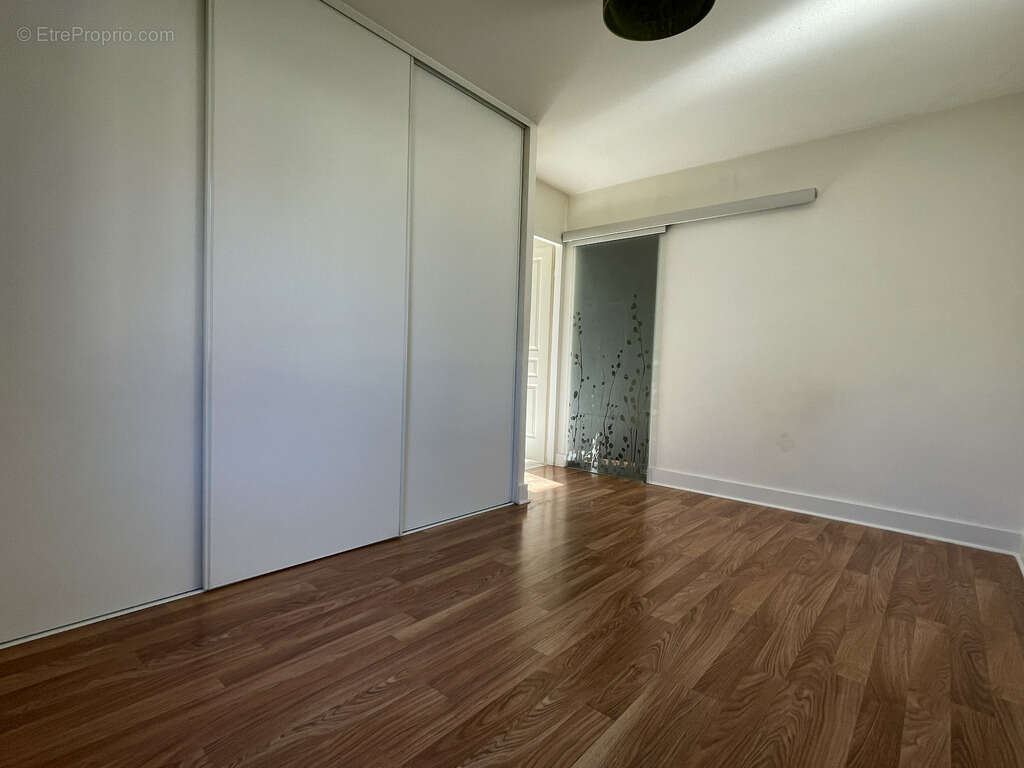 T2, balcon + box et stationnement - photo 10