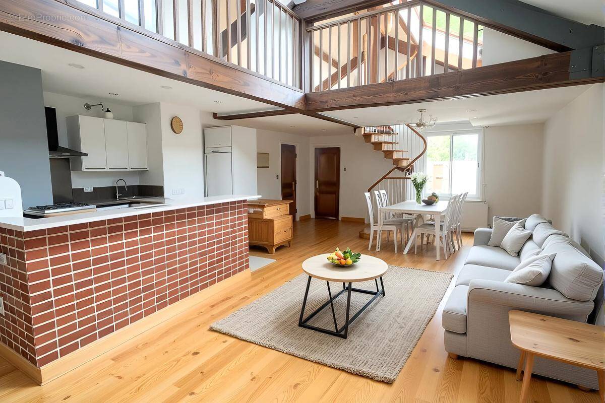 Appartement à LE MESNIL-SAINT-DENIS