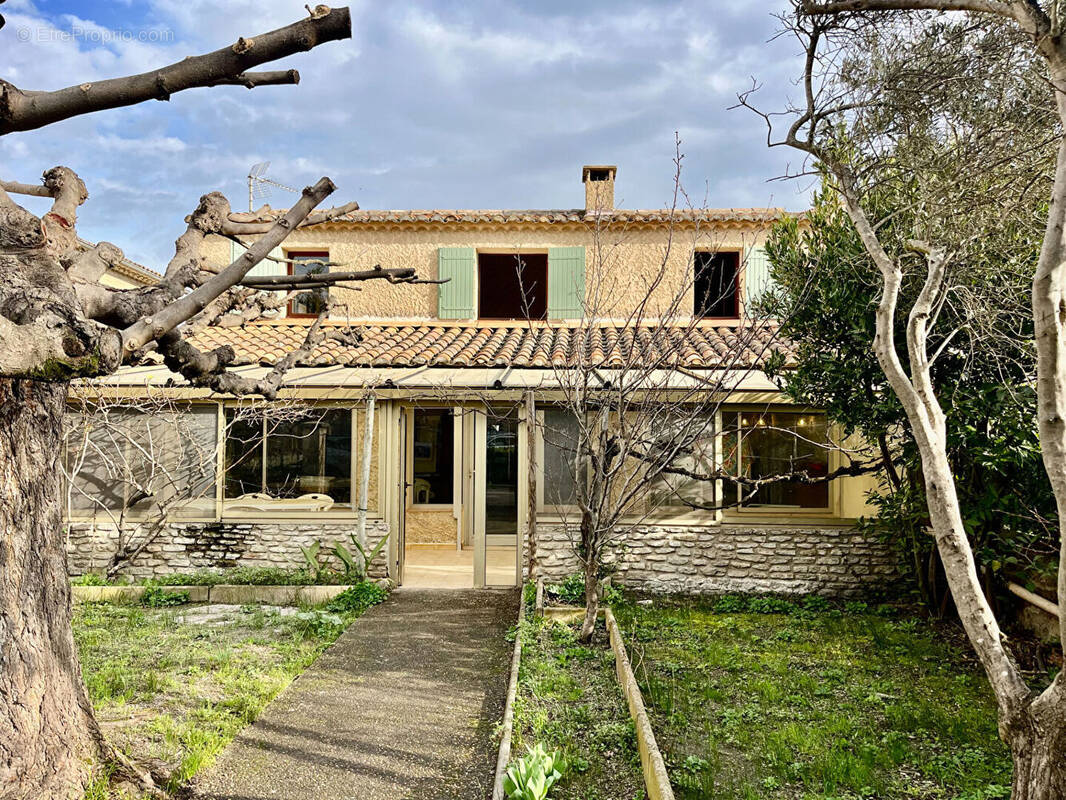 Maison à L'ISLE-SUR-LA-SORGUE