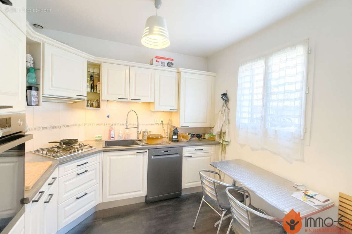 Maison à COUTEVROULT