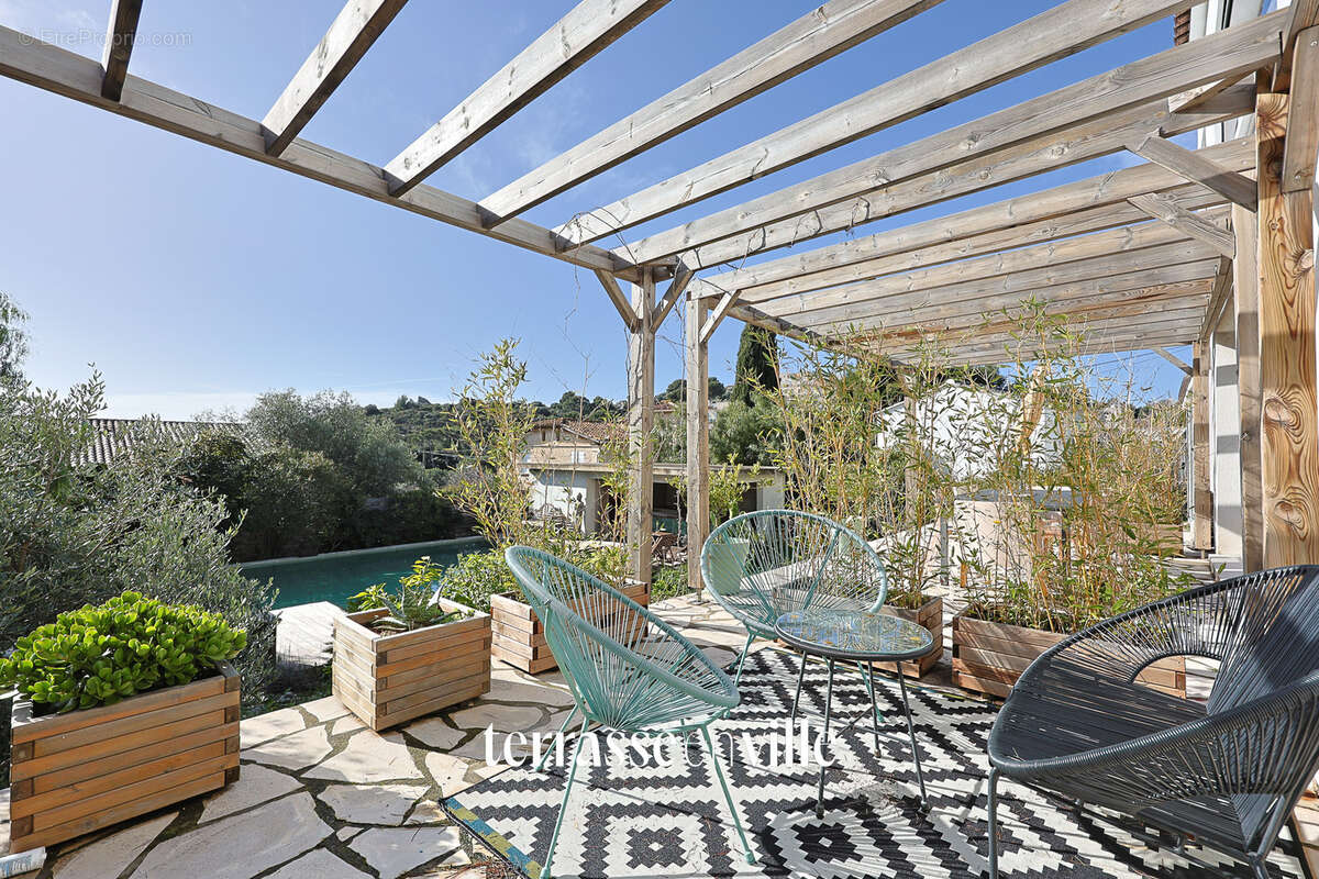 La ciotat - figuerolles - maison familiale - t6 - 204 m2 + t2 40 m2 - piscine - parcelle 1041m2 - vue mer - 1 - photo 17