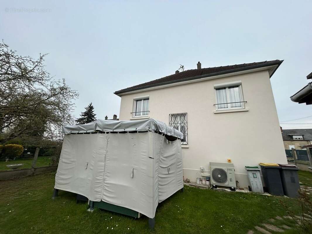 Maison à BELLEU