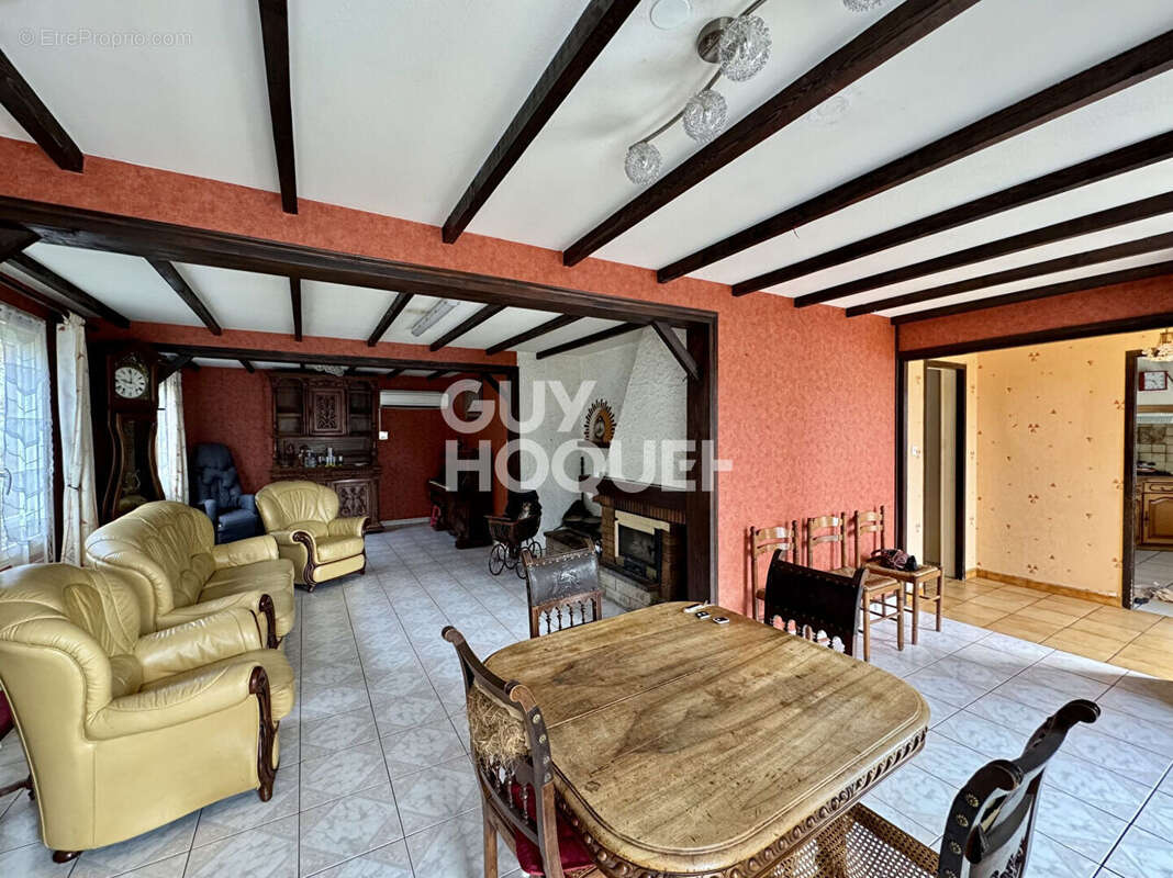Maison à CHUZELLES