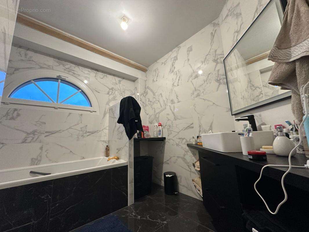 Maison À Vendre alliant modernité et charme de l'ancien - photo 8