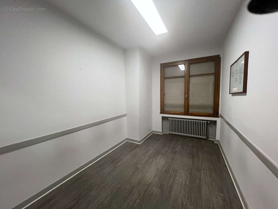 Commerce à LE PEAGE-DE-ROUSSILLON