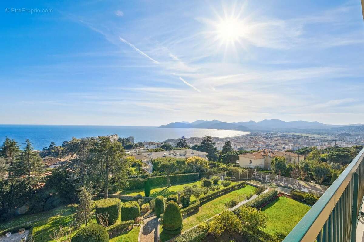 VENDU - CANNES - CROIX DES GARDES - DANS UN ÉCRIN DE BEAUTE   108 m2 élégants, vue époustouflante sur le Palm Beach, Les Iles de - photo 20
