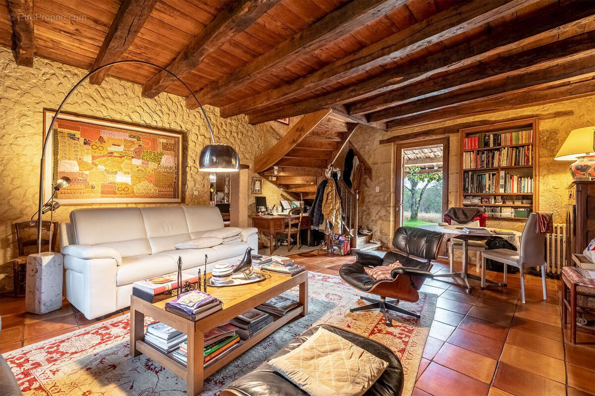 Maison à PRESSIGNAC-VICQ
