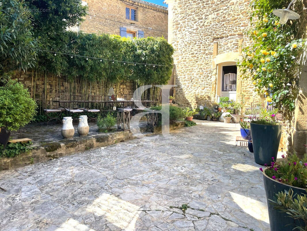 Maison à SUZE-LA-ROUSSE