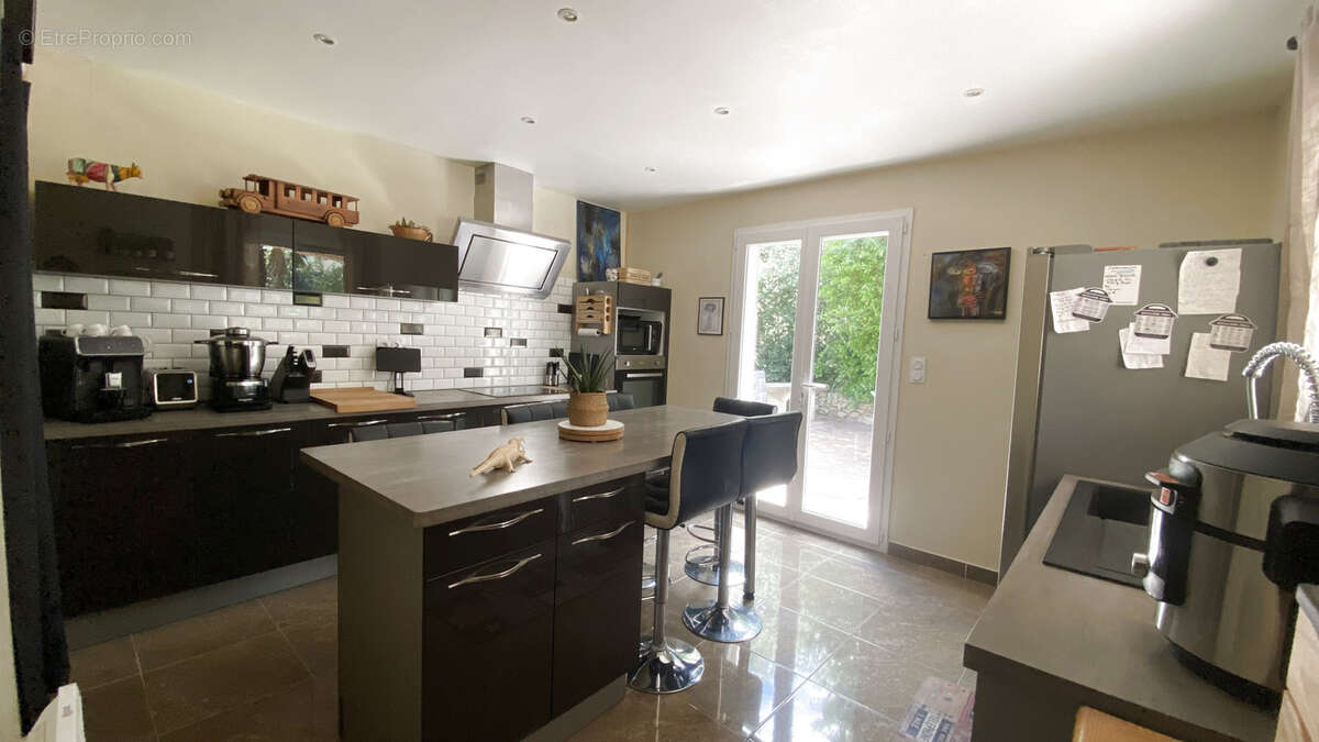 A vendre   Villa T6 de 151 m2 avec piscine et garage   Moux - photo 5