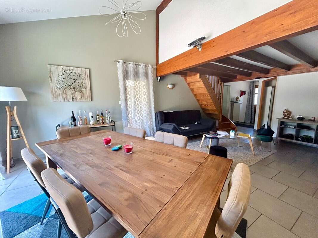 Maison à SAINT-JEAN-DE-MUZOLS