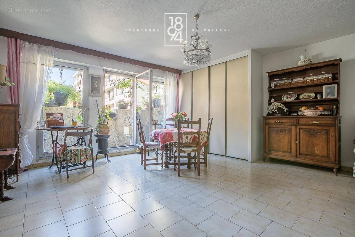 Appartement à MARSEILLE-3E