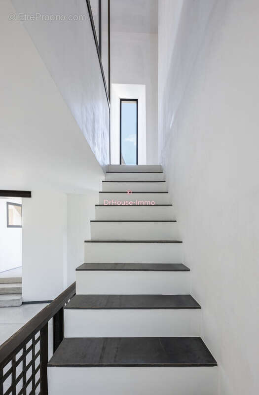 Maison 288 m² à Grignan  - photo 9