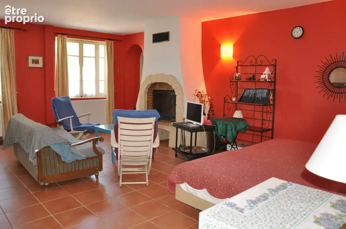 Belle maison de village, avec 2 chambres et terrain constructible de 2026 m2 - photo 5