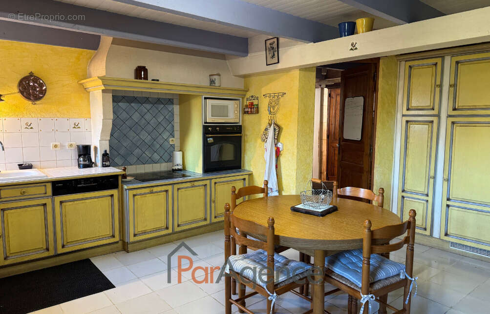 Maison à CHAILLEVETTE