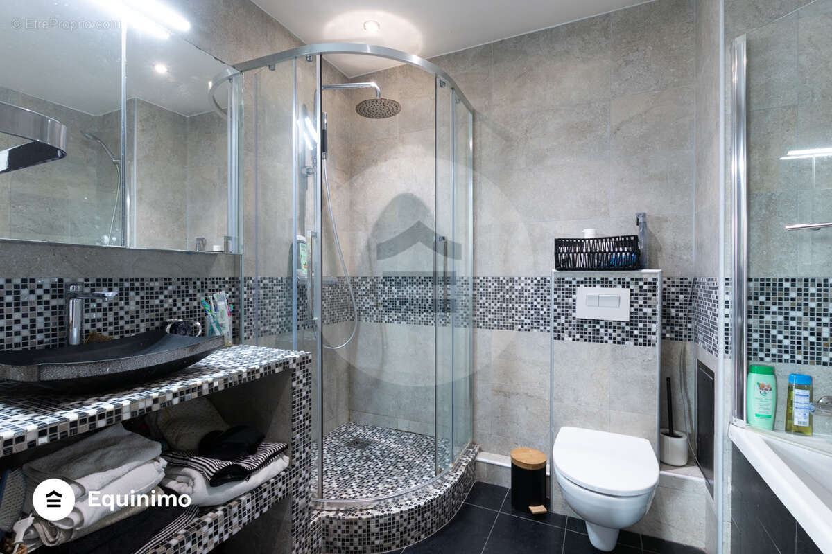 Appartement à LES LILAS