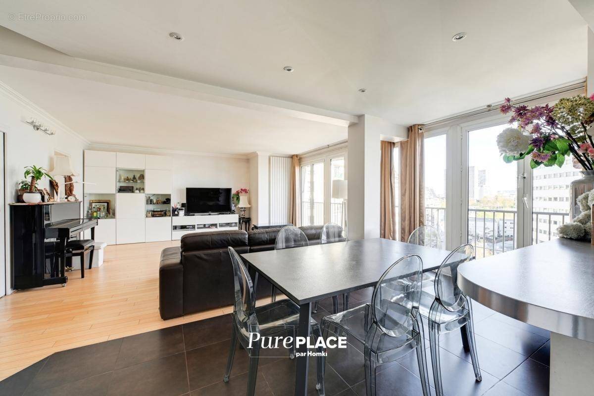 Appartement à PARIS-16E