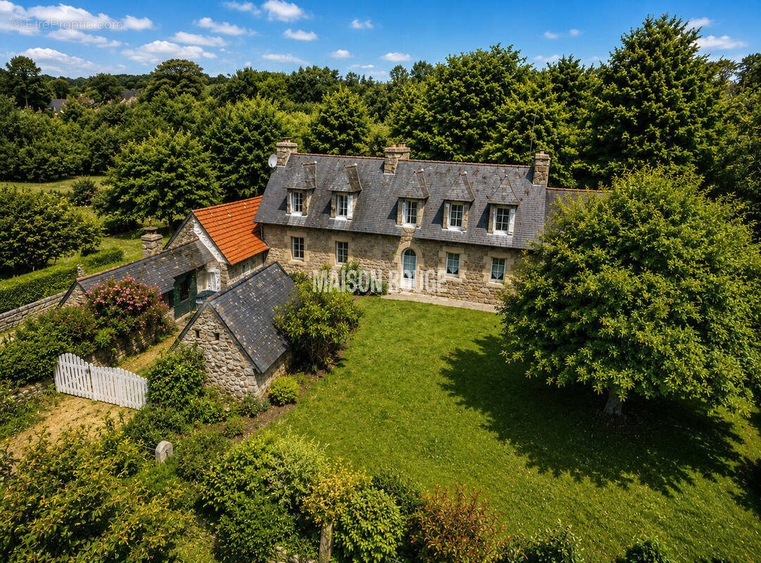Maison à PLOUBEZRE