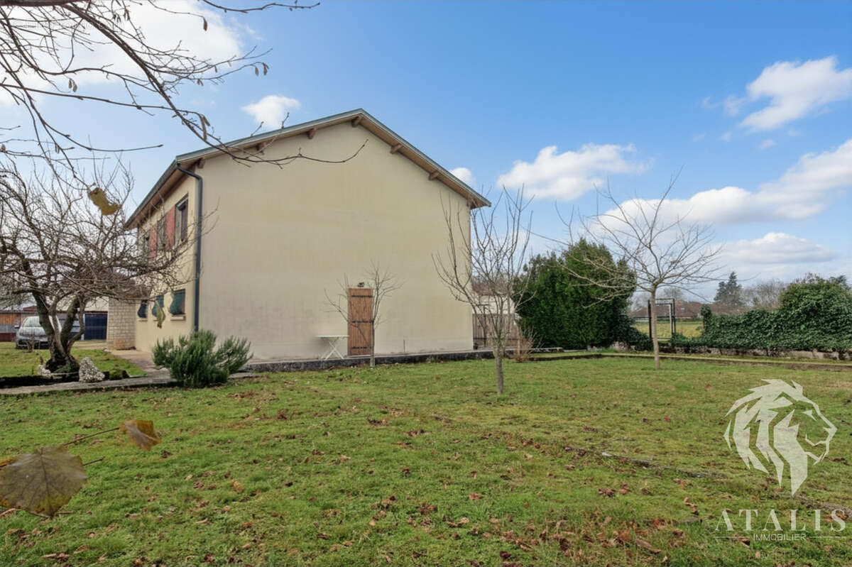 Maison à SAINT-HILAIRE-DU-ROSIER