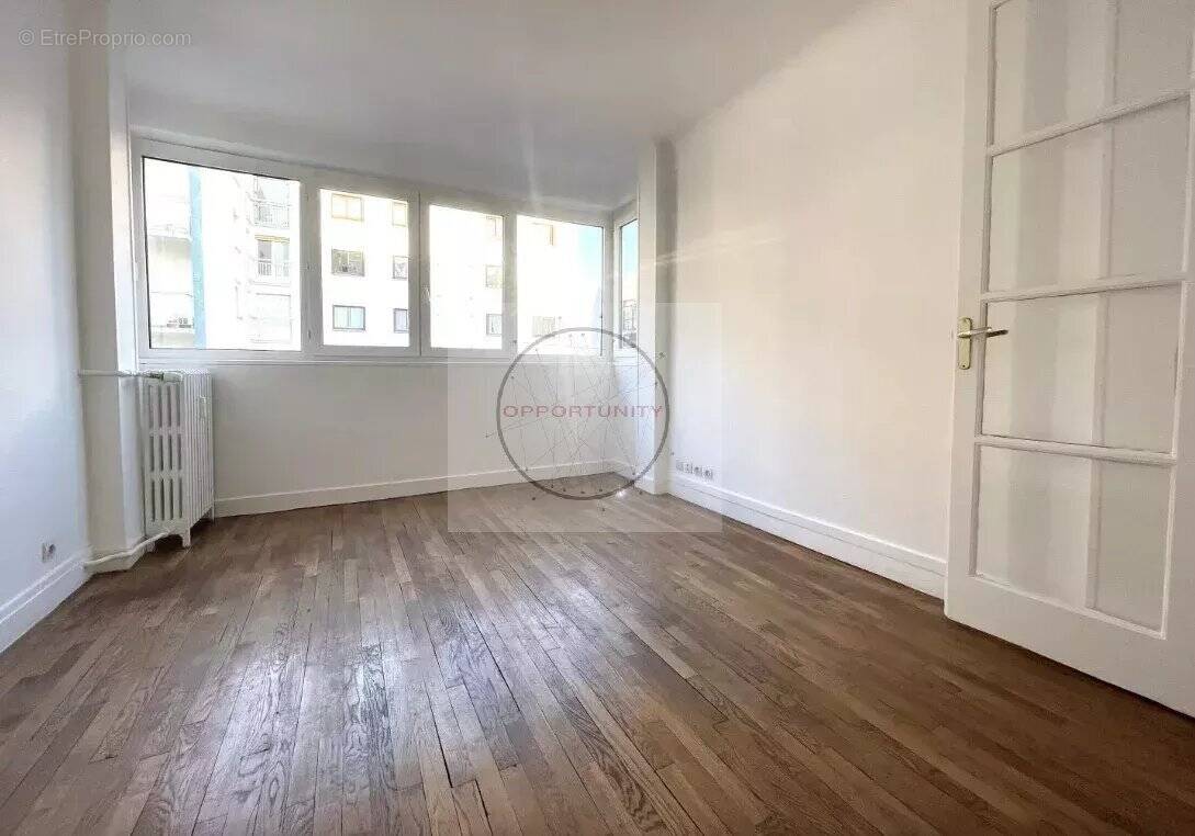 Appartement à PARIS-20E