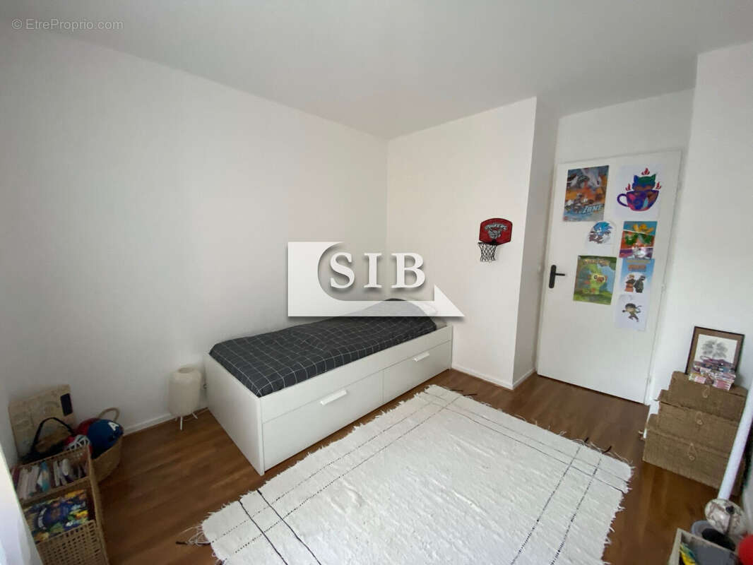 chambre 2 - Appartement à LONGPONT-SUR-ORGE