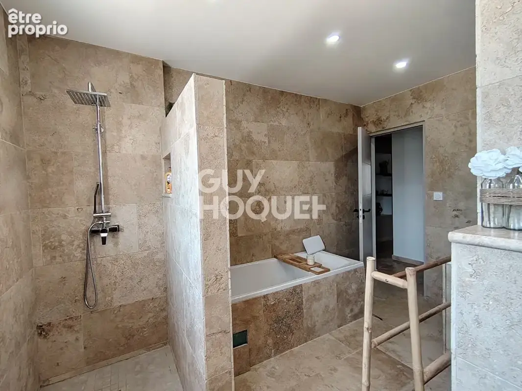 Carpentras - Maison R+1 - 279 m² (dont véranda 48 m²) - 5 chambres, 2 garages, Piscine et Forage - photo 11