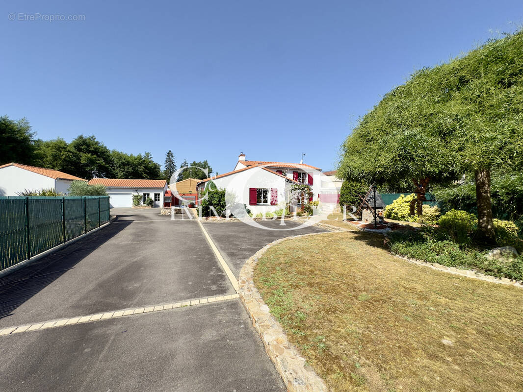 Maison à LEGE