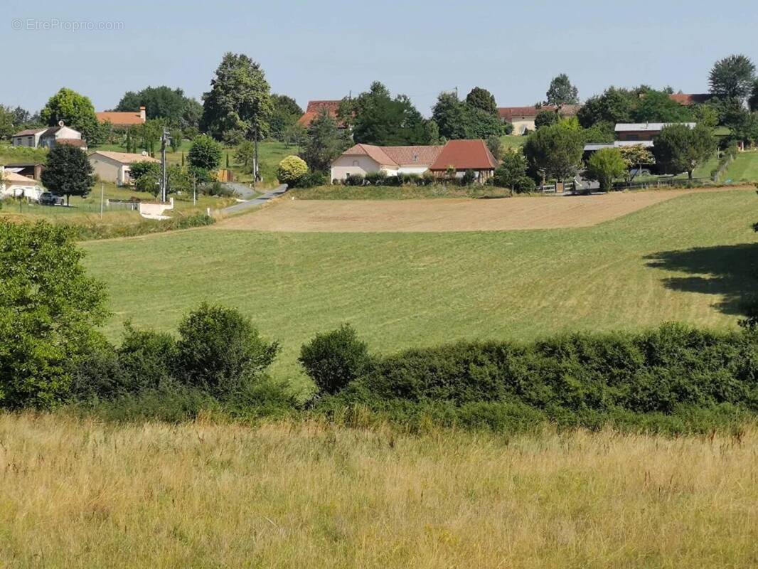 Terrain à LAMONZIE-MONTASTRUC