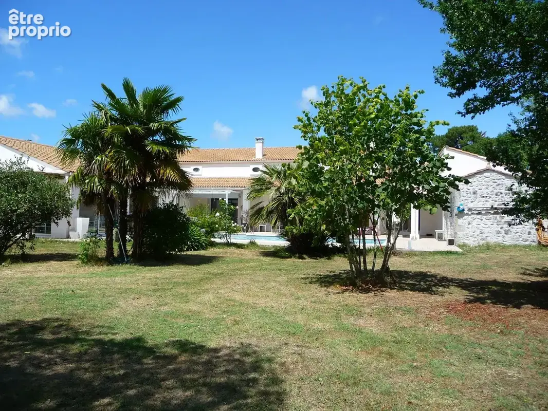 Maison 273 m² à Breuillet  - photo 8