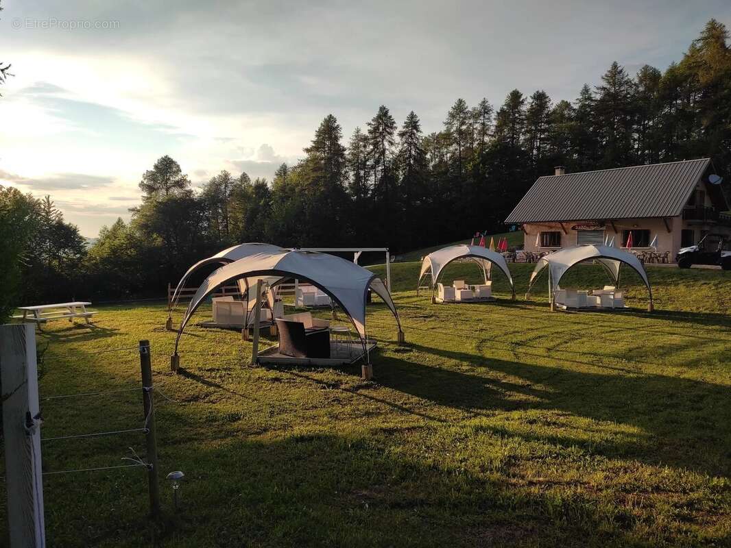 Commerce à SAINT-LEGER-LES-MELEZES