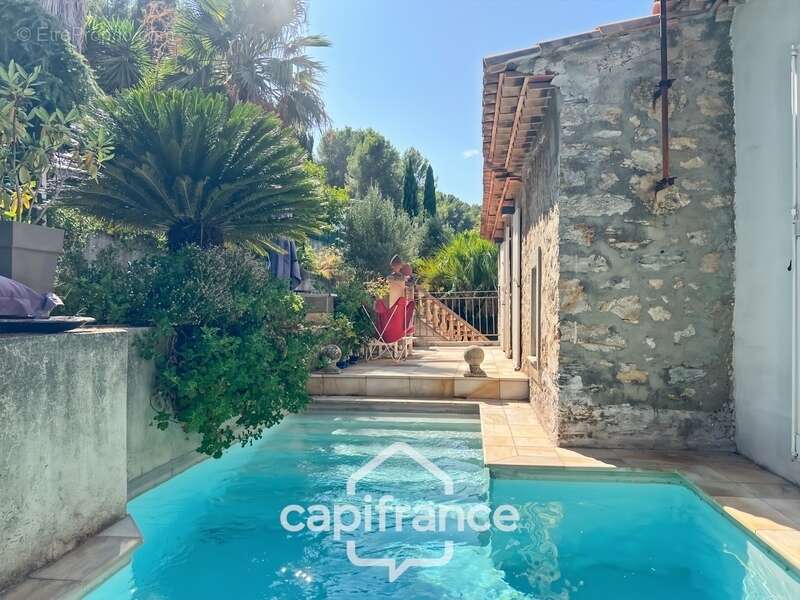 Maison à vendre 6 pièces HYERES (83) - Charme de l'ancien - 4 chambres - 200m2 habitables - Piscine - possibilité 2 appartements - photo 33