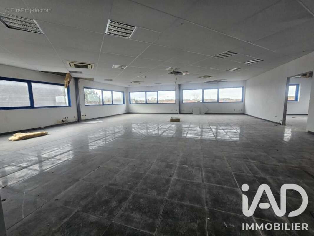 Commerce 1150 m² à Henin-Beaumont  - photo 8