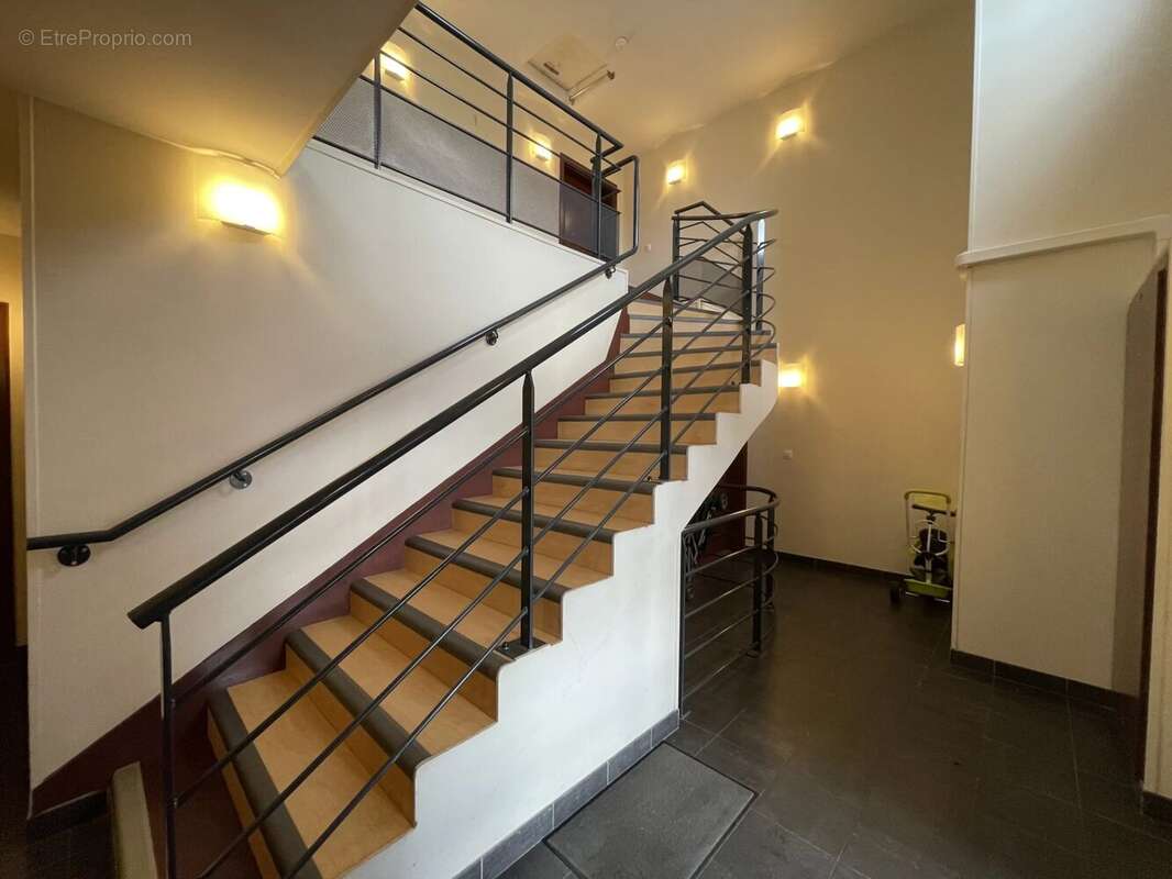 Appartement à LE MESNIL-SAINT-DENIS