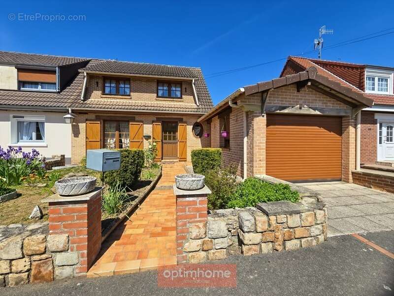 Maison 98 m² 3 chambres veranda cave complete grand garage - photo 31