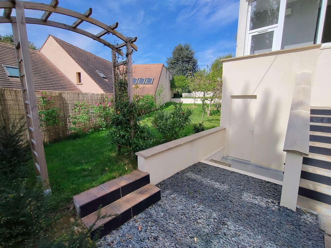 Maison à VERRIERES-LE-BUISSON