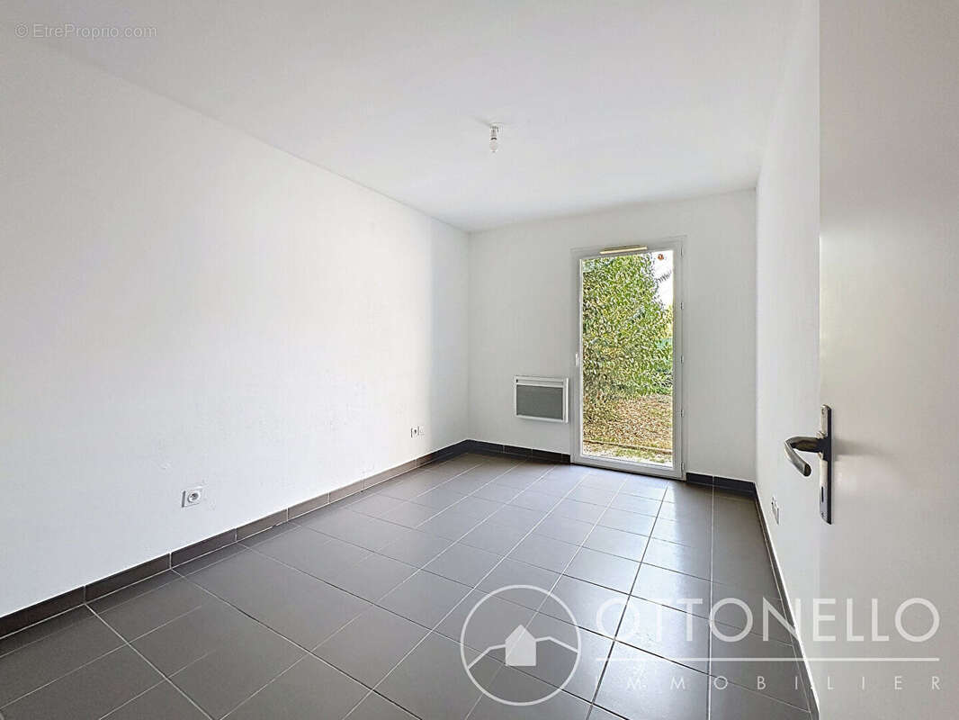 Appartement à ROQUEBRUNE-SUR-ARGENS