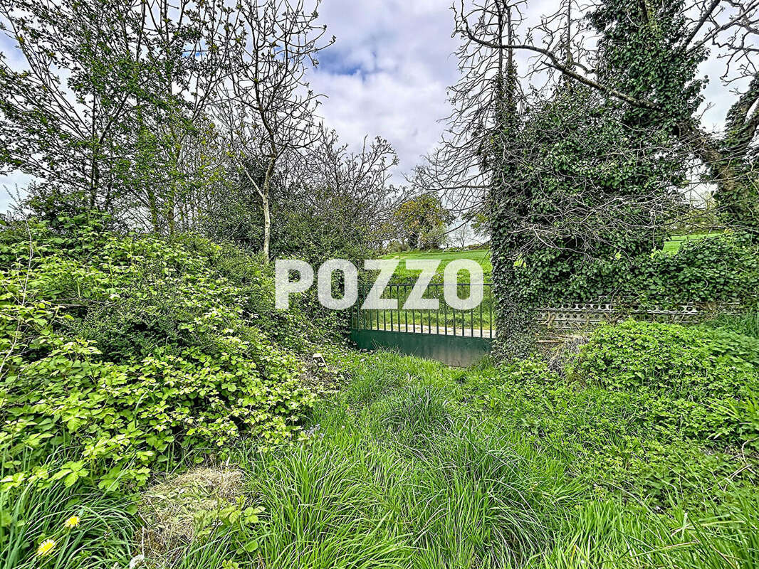 Terrain à VILLEDIEU-LES-POELES