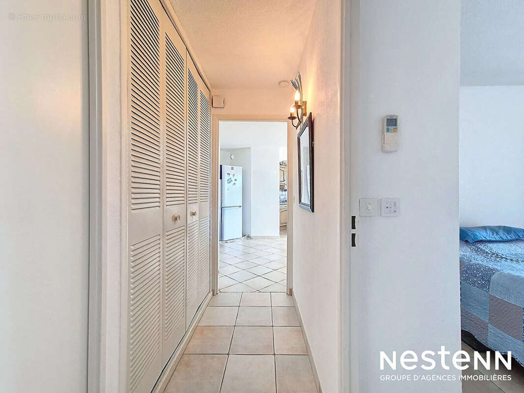 Appartement vue mer Cavalaire-sur-Mer 3 pièce(s) 67 m2 (50,54 + 16,9 m² loi carrez ) avec terrasse, garage et place de stationne - photo 15