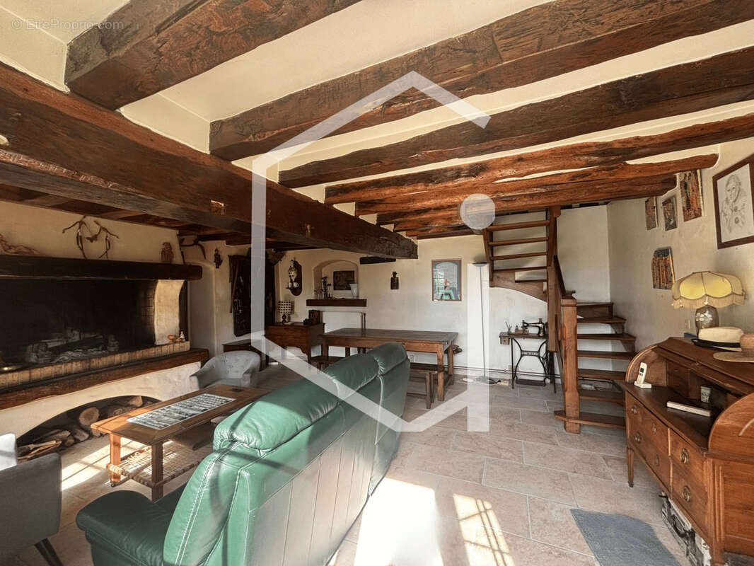 Maison à SURY-PRES-LERE