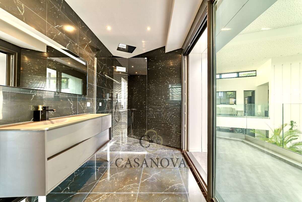 Maison à SAINT-BRES