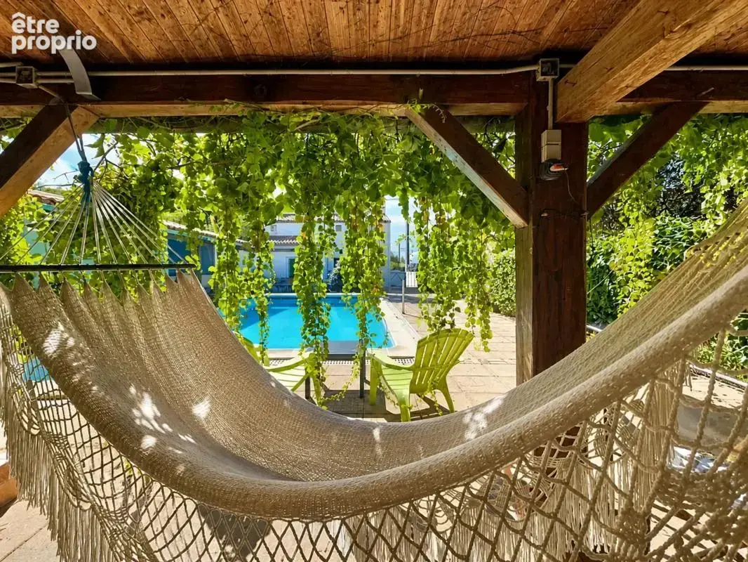 FOURAS – Maison familiale 116 m² • Piscine • Jardin 460 m² • Centre-ville à pied - photo 10