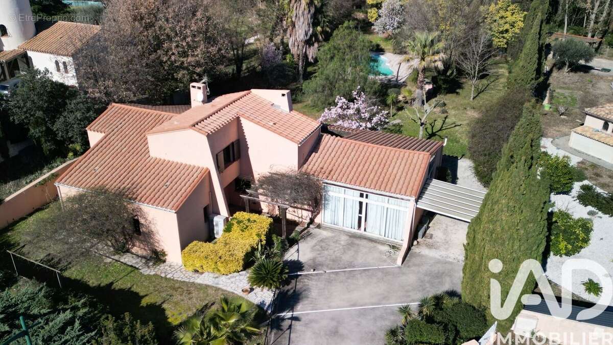 Photo 2 - Maison à MONTESQUIEU-DES-ALBERES