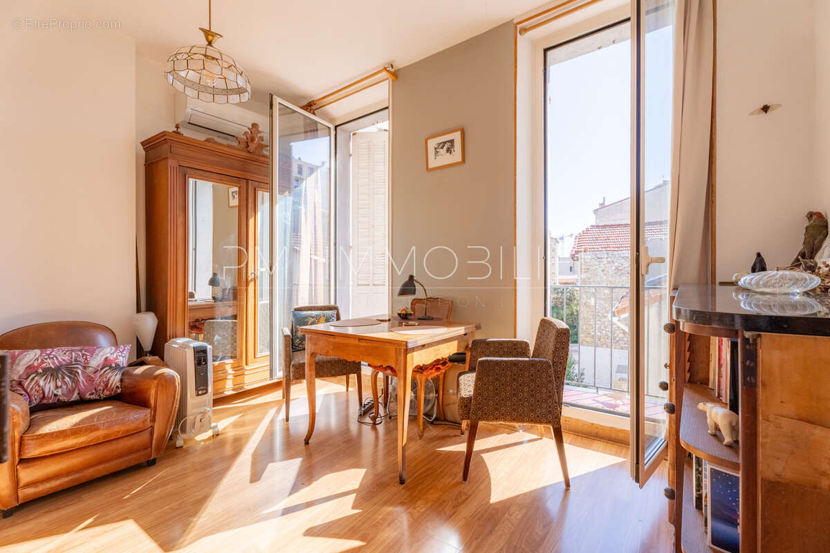 Appartement à MARSEILLE-5E