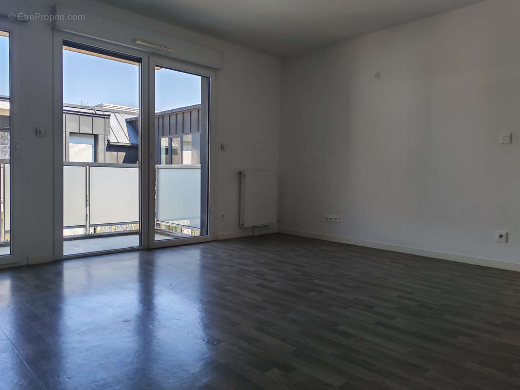 NOUVEAU dans notre agence : Appartement lumineux avec balcon, parking sécurisé et ascenseur à Bruz centre - photo 2