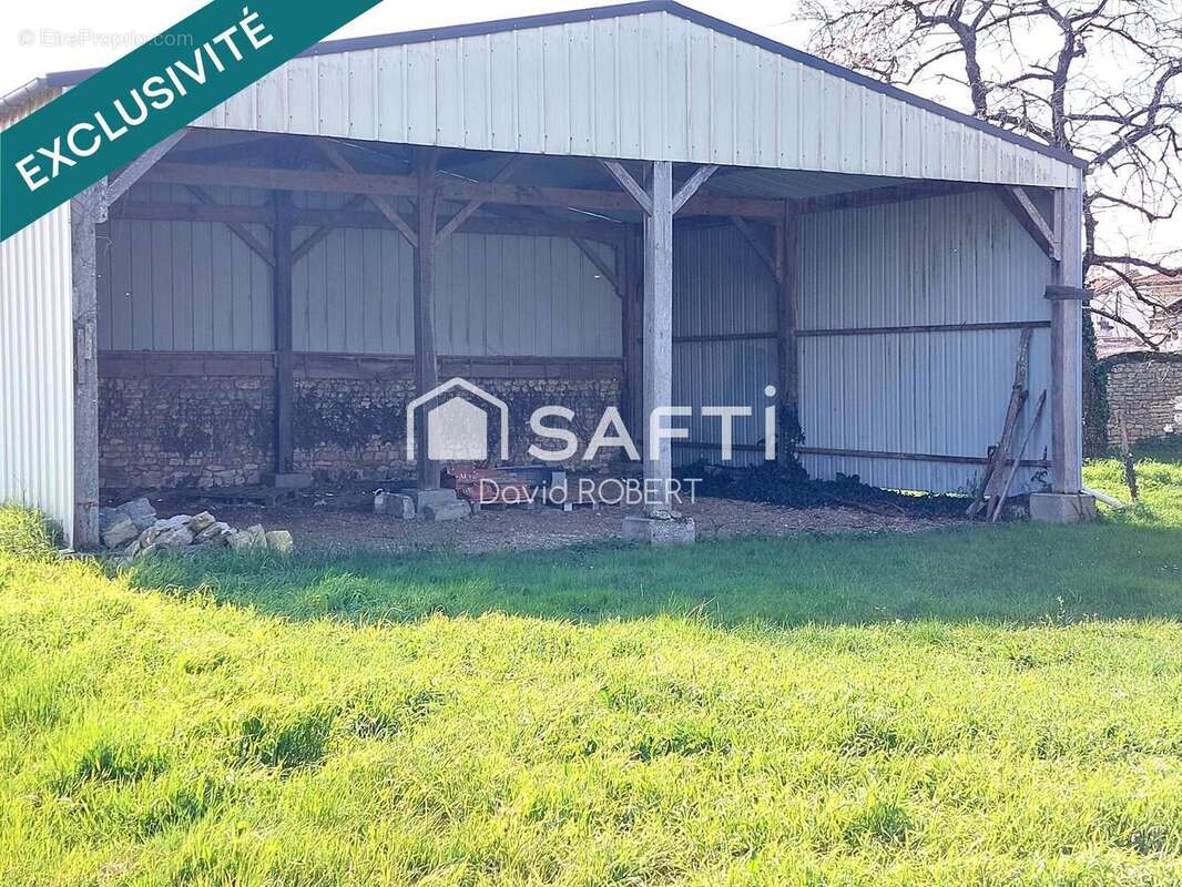 Photo 3 - Parking à CEAUX-EN-LOUDUN