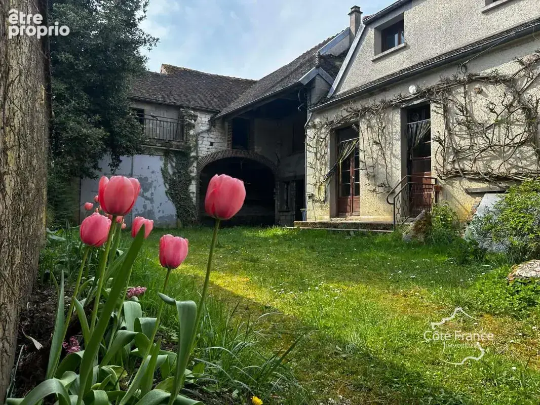 Une maison de caractère au coeur d'un environnement recherché - photo 2