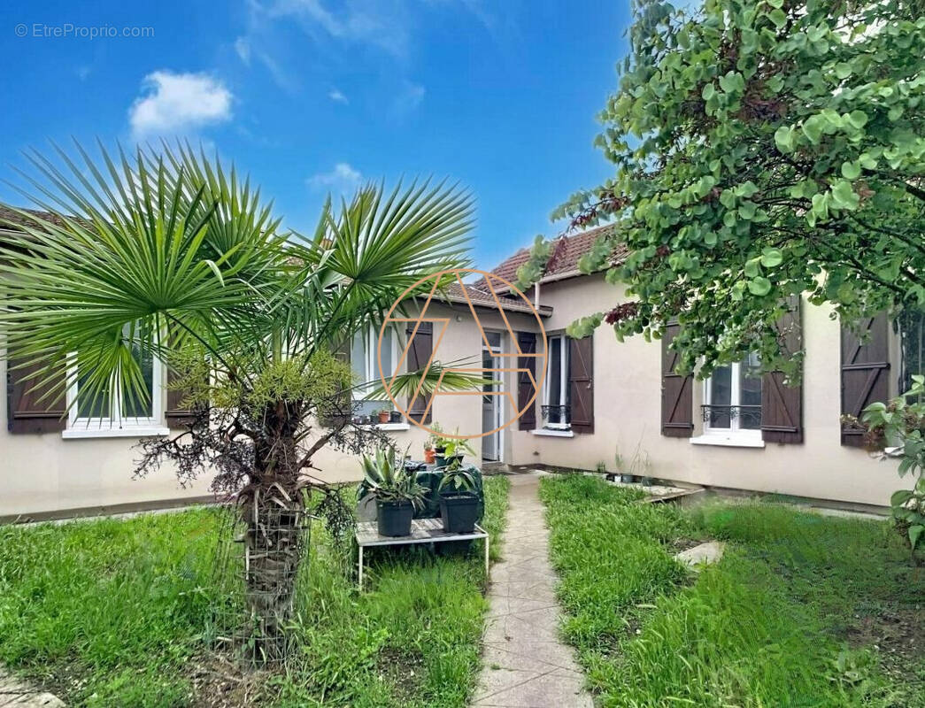 Maison à SAINT-MAUR-DES-FOSSES